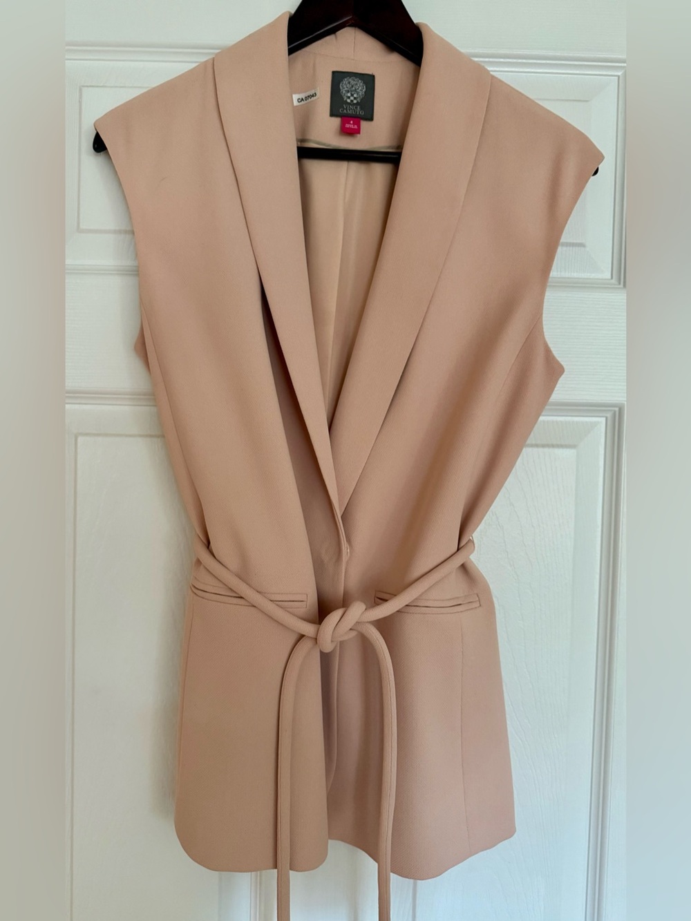 Vince Camuto Lined Vest w/belt / Sz 4 / NWOT
